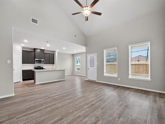 5th image of 2110 Spring Hollow Dr