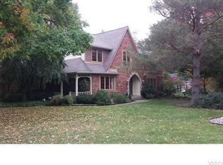 6380 Woodland Dr, East Amherst, NY 14051