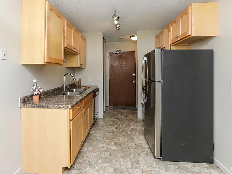 MV Apartments — Photo 40