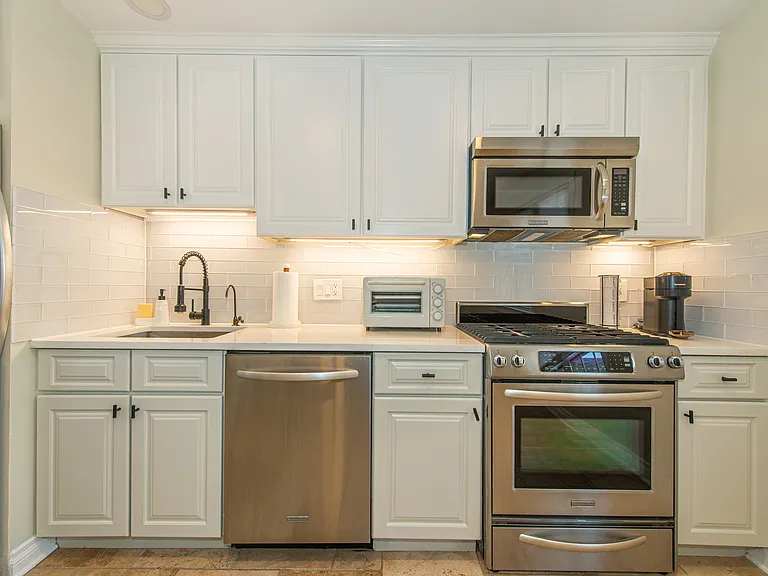 67-75 New England Ave #73G — Photo 10
