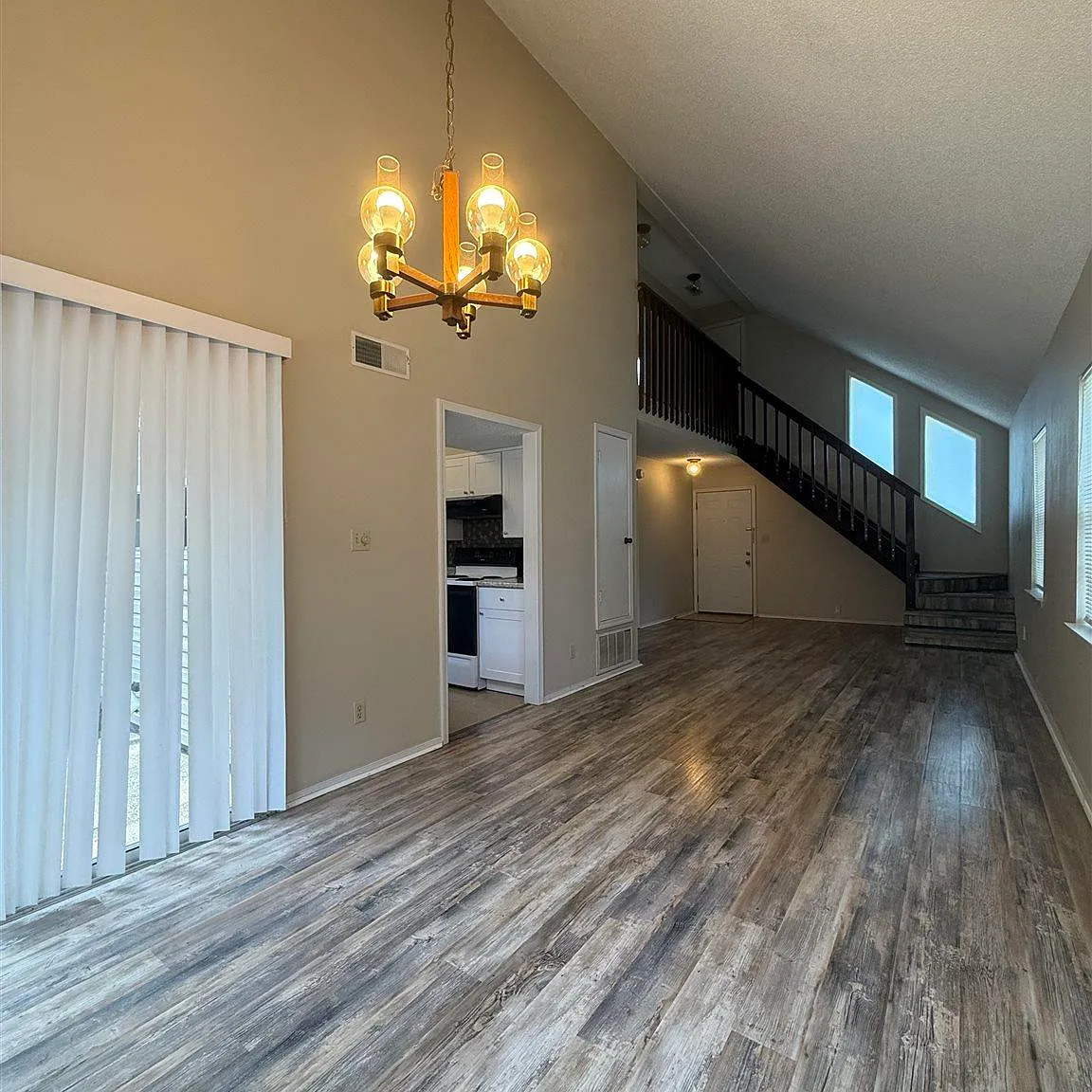 3 bed, 1326 sqft, $1,650 — Photo 4