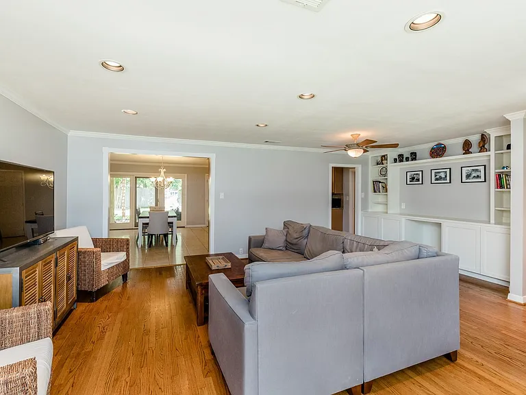 8323 Lorrie Dr — Photo 10