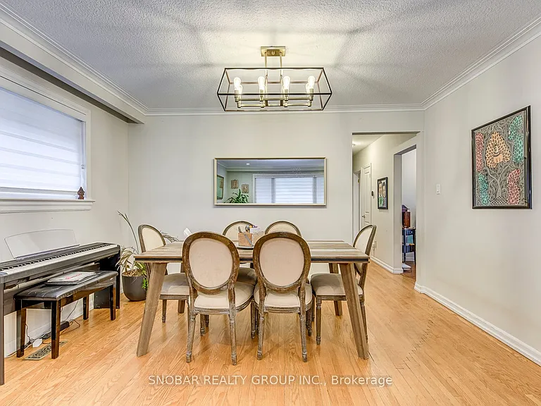 52 Decarie Cir — Photo 7