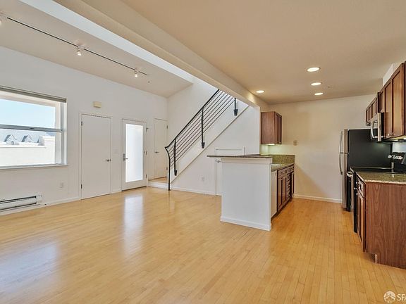 2nd image of 317 29th St APT 403