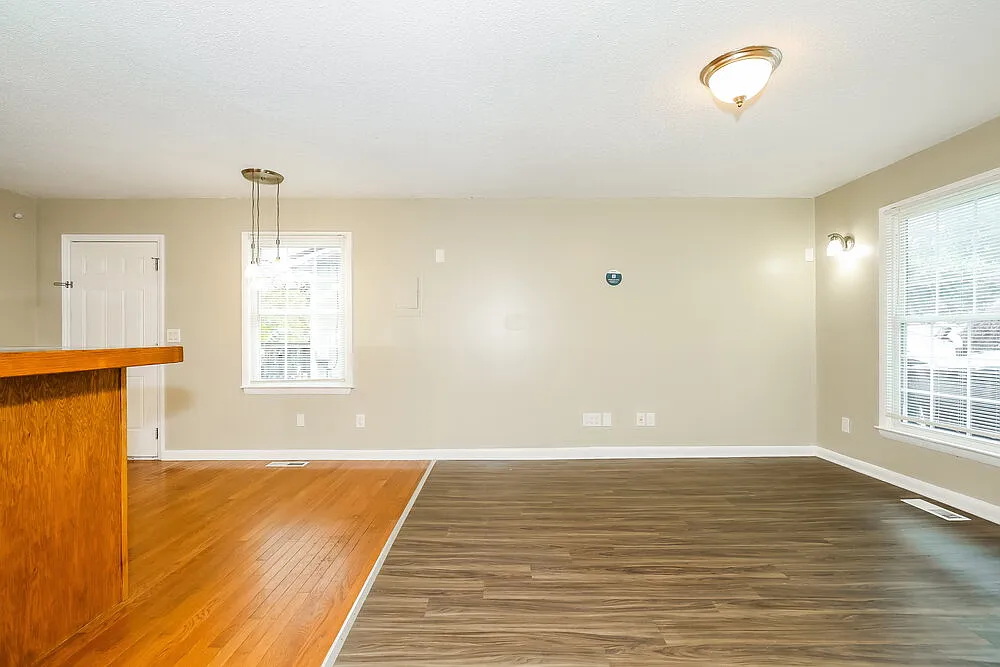 3 bed, 1.0 bath, 925 sqft, $1,475 — Photo 4