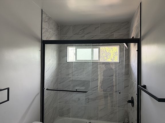 4th image of 1928 S Mariposa Ave #15