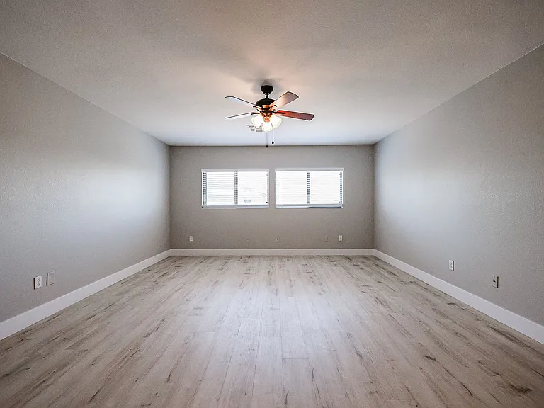 3385 E Longhorn Dr — Photo 17