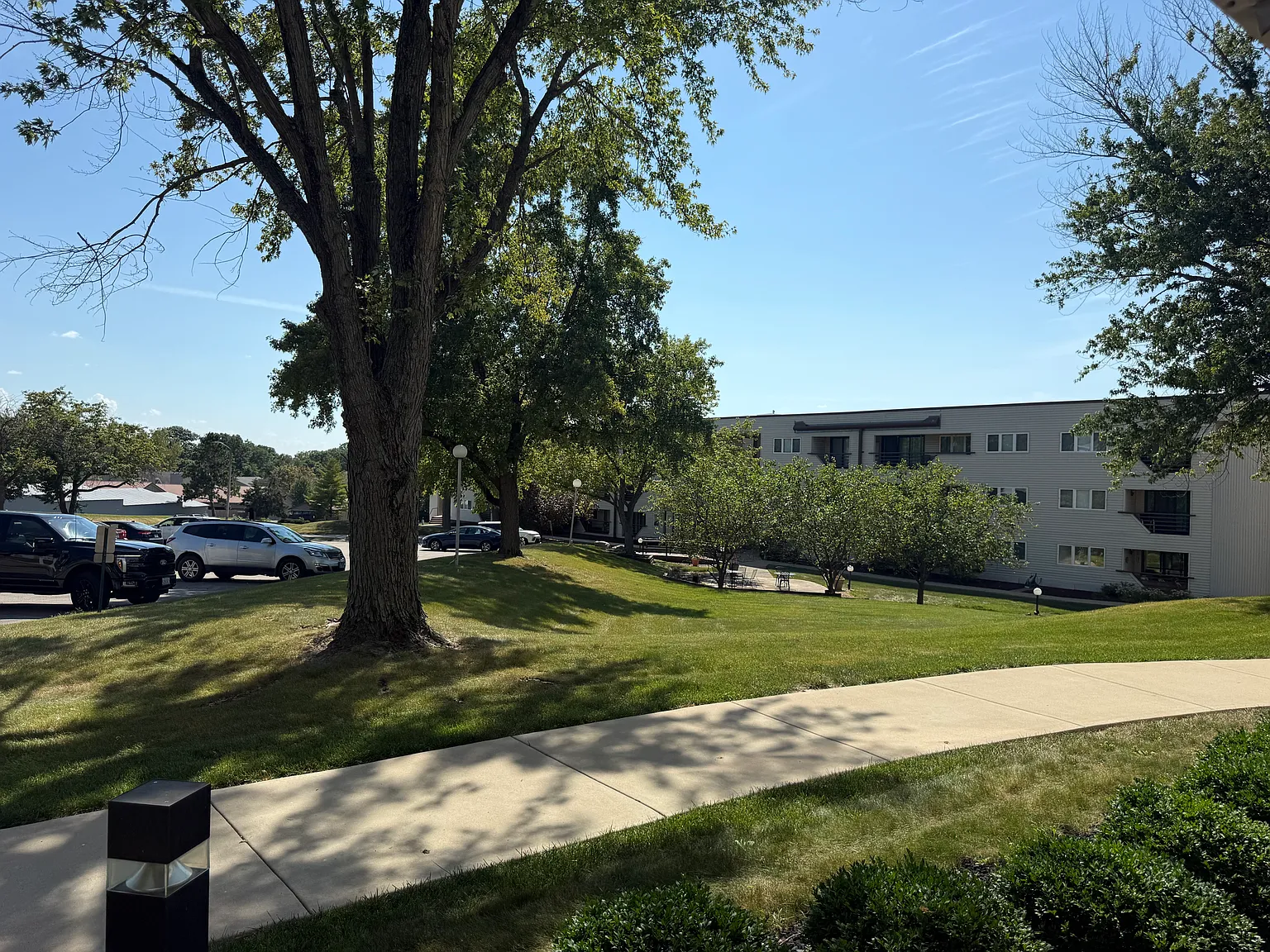 2 bed, $1,400 — Photo 2