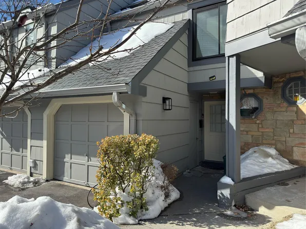 211 Treetop Circle, Nanuet, NY 10954