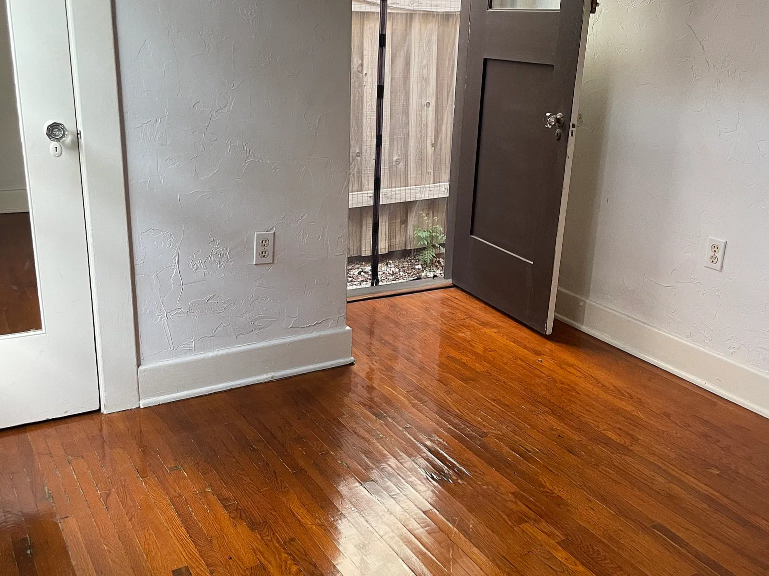 2 bed, 800 sqft, $3,900 — Photo 3