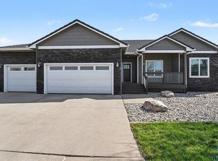 2405 E Yorkshire St, Sioux Falls, SD 57108