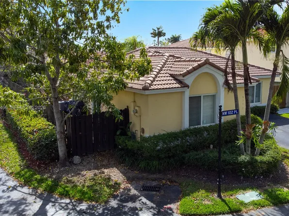 5717 NW 102nd Pl, Doral, FL 33178