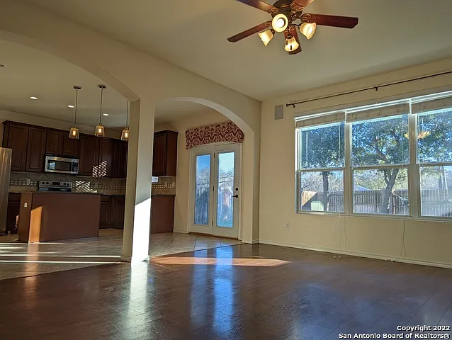 3 bed, 2.5 bath, 2052 sqft, $1,800 — Photo 3
