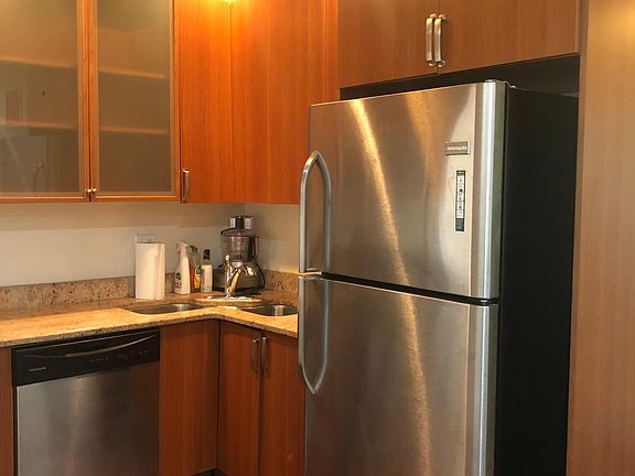 3rd image of 7206 N Wolcott Ave