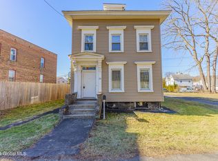 84 2nd St, Waterford, NY 12188