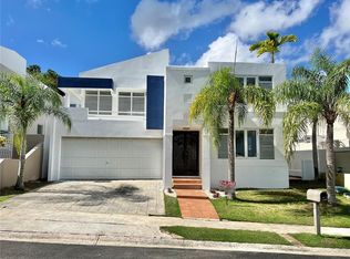 Isabel Ii Street Quintas Reales Q #URB-10, Guaynabo, PR 00969