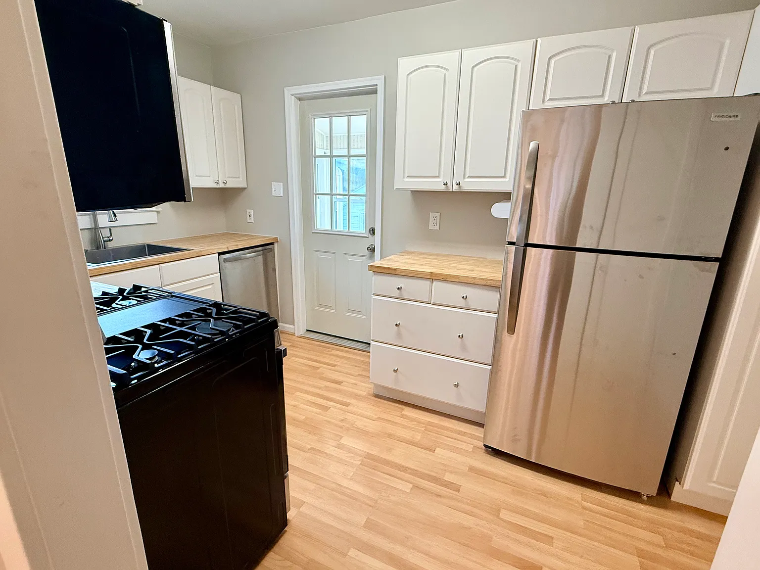 3 bed, 1350 sqft, $2,900 — Photo 4