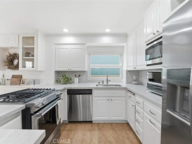 1924 Loma Dr — Photo 12