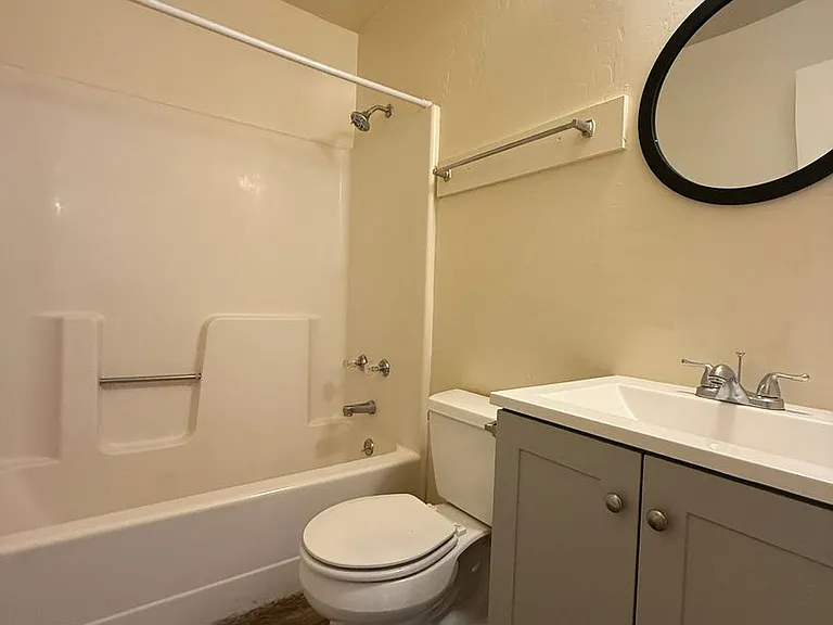 301 W Merritt St — Photo 7