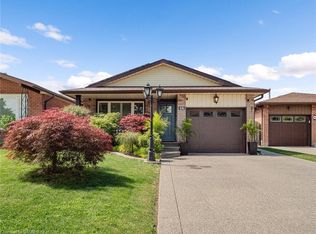 16 Juniper Dr, Hamilton, ON L8E 4C6