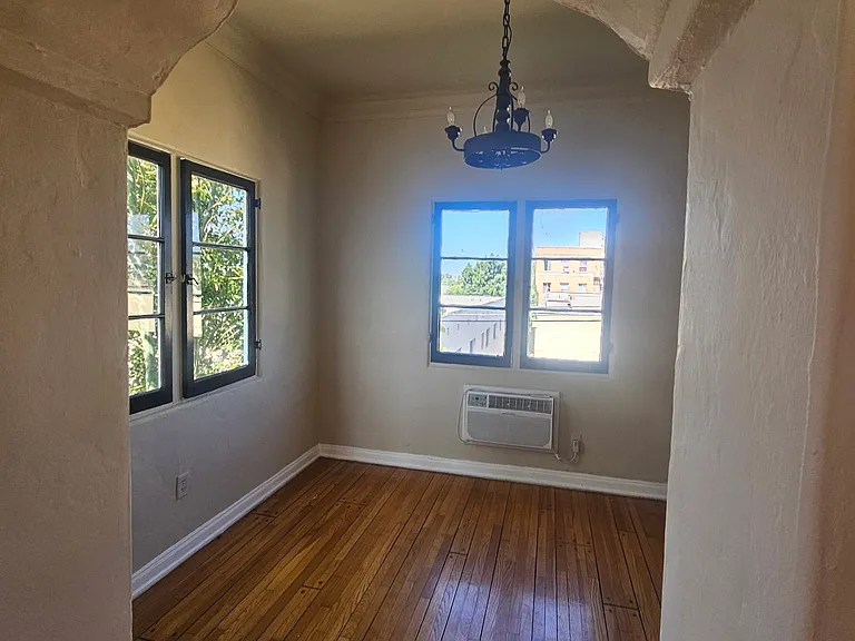 839 S Gramercy Pl #7 — Photo 3