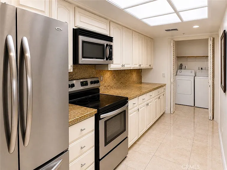 10660 Wilshire #309 — Photo 9