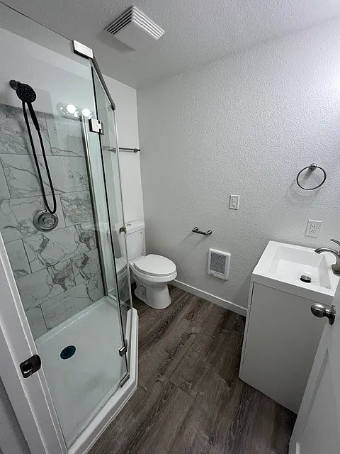 2054 Roosevelt Ave — Photo 3