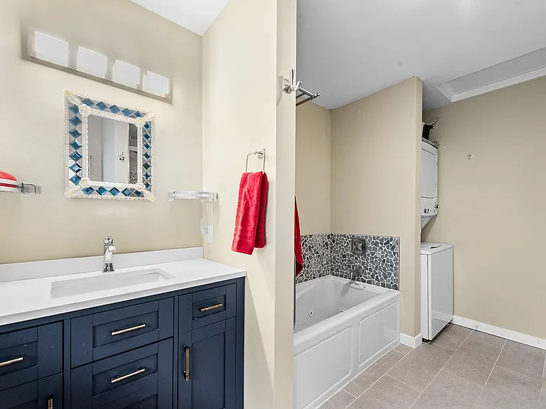 517 NW Old Orchard Way — Photo 13