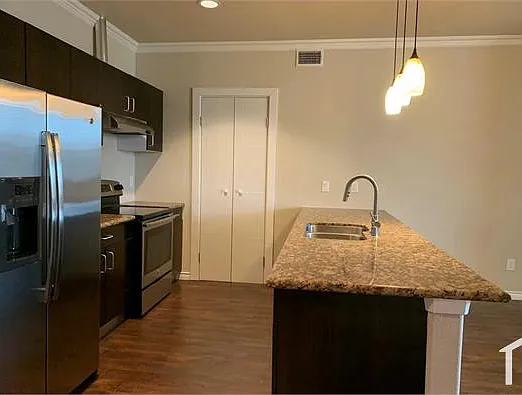 3 bed, 1300 sqft, $2,200 — Photo 3