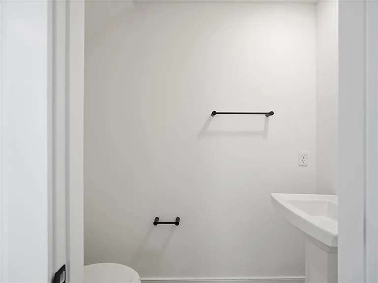 302 Highbridge Ln — Photo 12