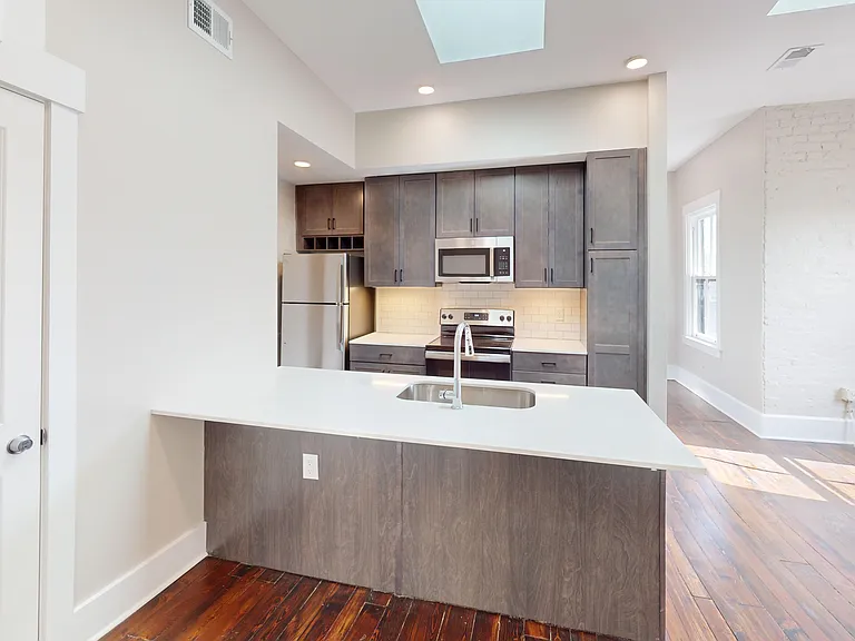 118 Findlay St — Photo 3