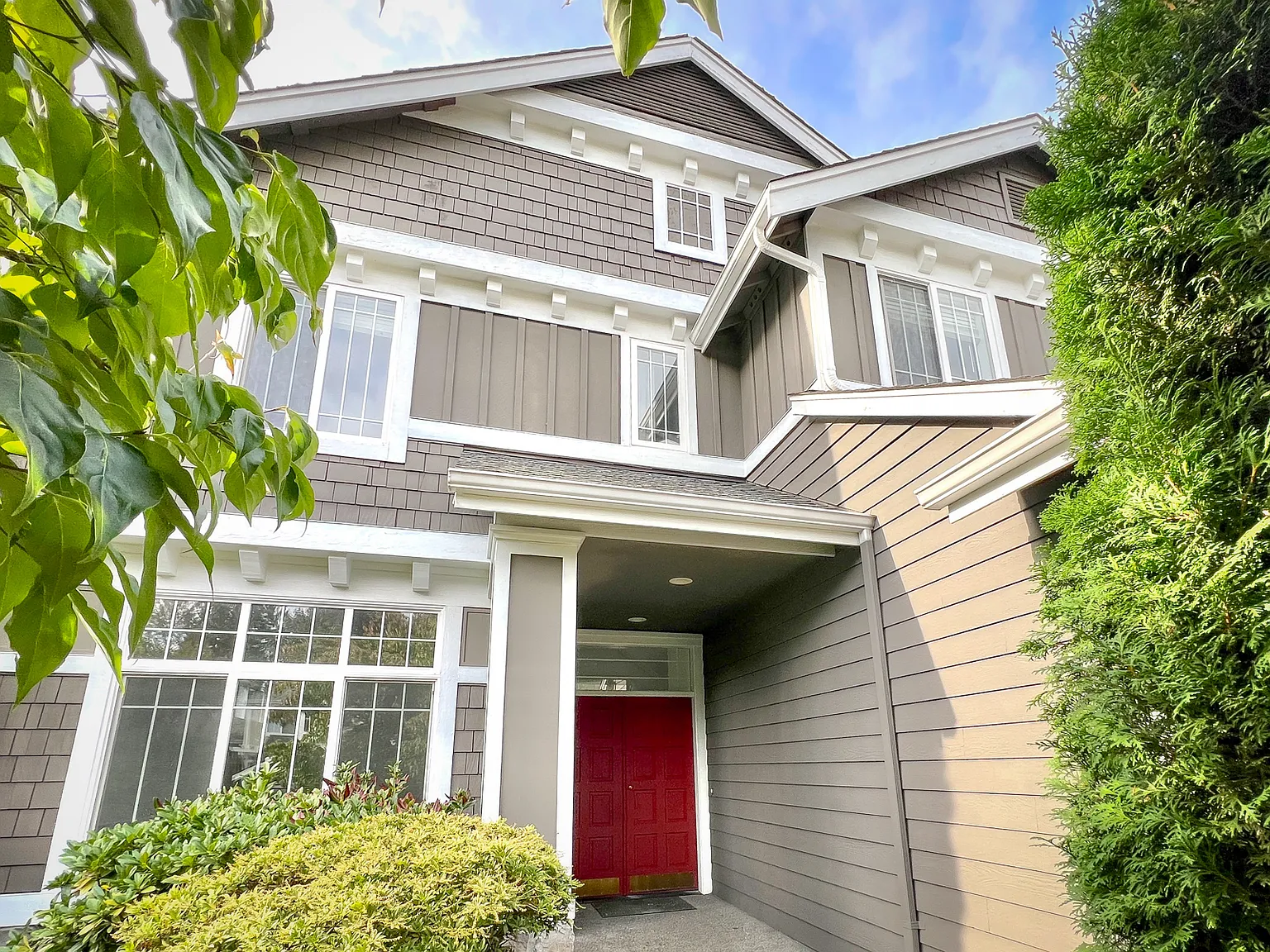 4 bed, 2.5 bath, 2510 sqft, $4,200 — Photo 4