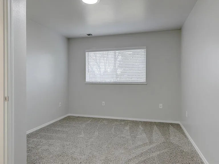 Rock Pointe Apartments — Photo 18