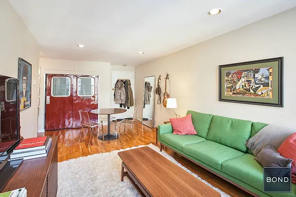 Sold by Bond New York | media 2