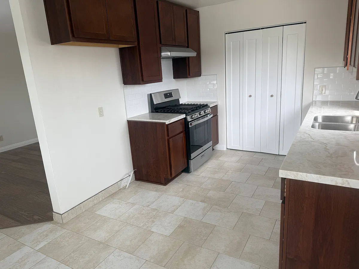 Building Photo - 1712 S Mesa St #1712