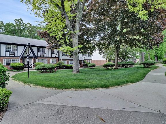 3rd image of 89 Parkside Dr