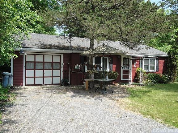4th image of 1002 Schoharie Tpke