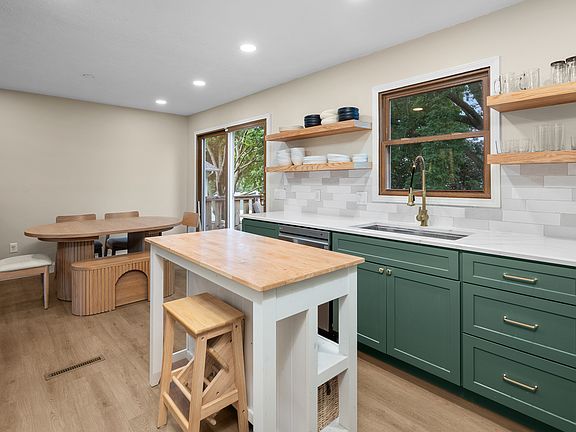 5th image of 2603 E 35th Street Ct