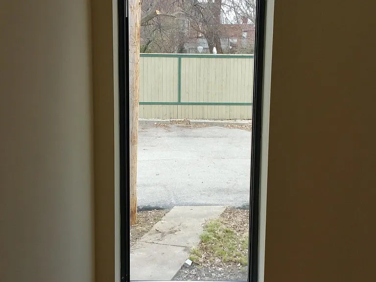 348 N Newstead Ave — Photo 8
