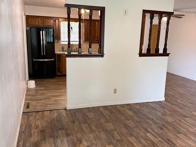 908 S East St — Photo 23