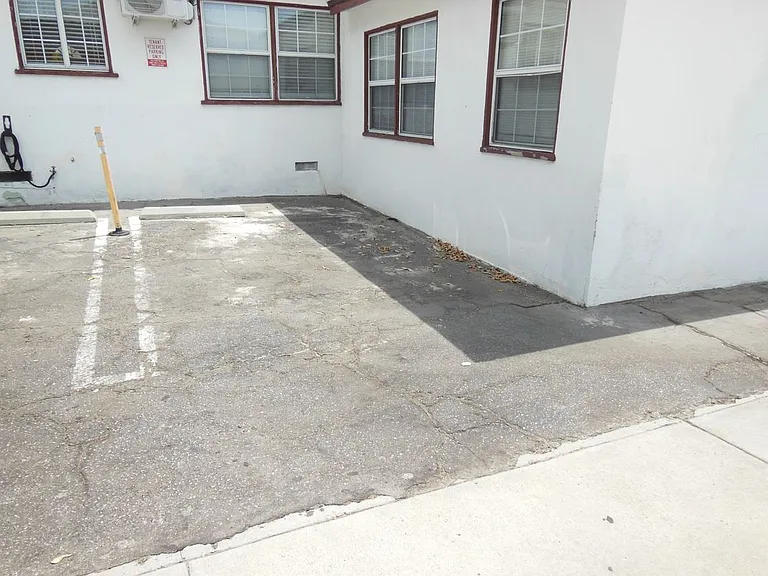 135 S Verdugo Rd #D — Photo 12