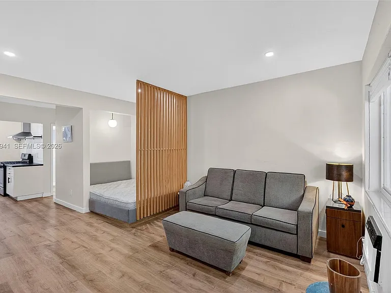 428 Collins Ave #10 — Photo 3