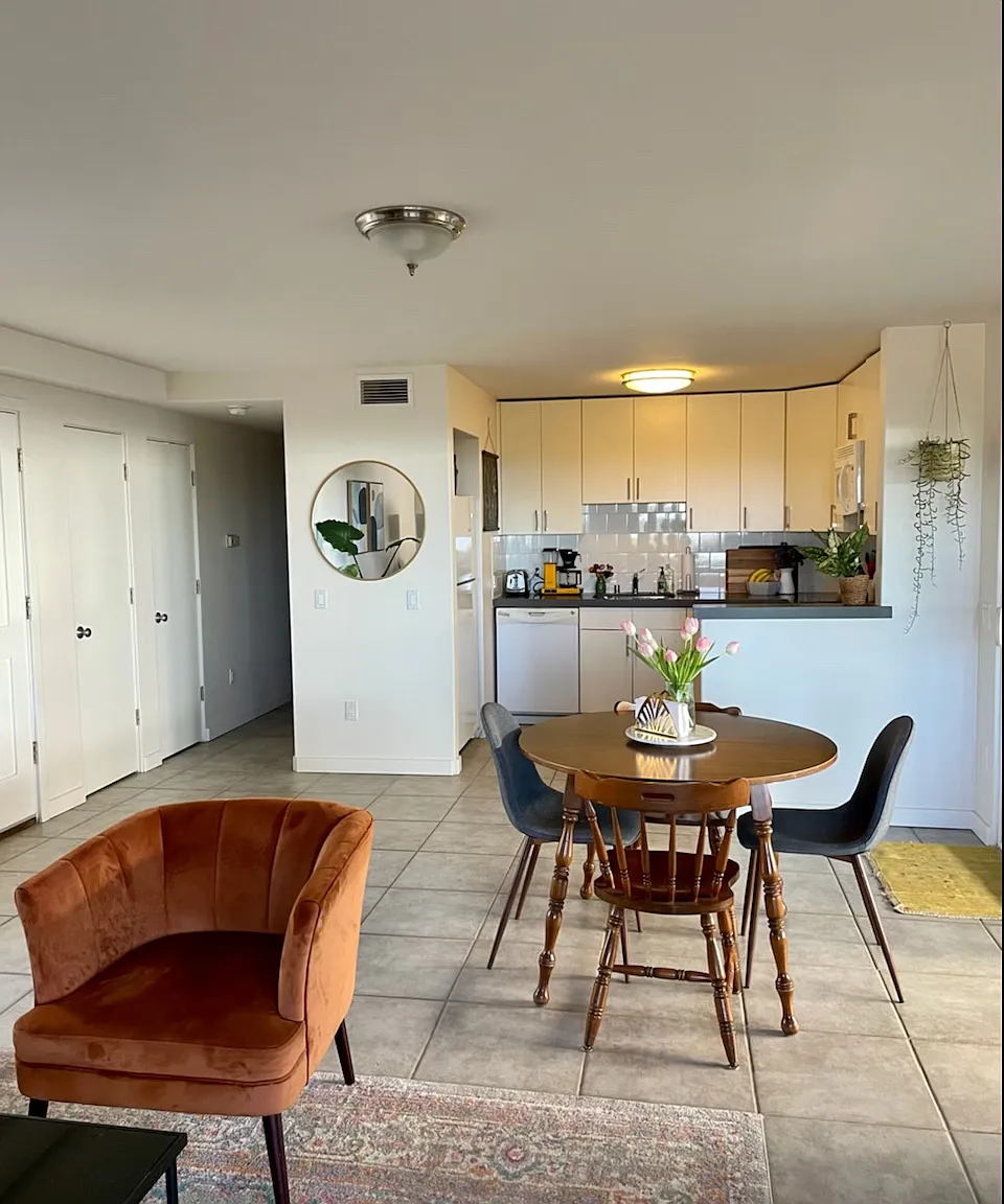 2 bed, 1056 sqft, $4,200 — Photo 4