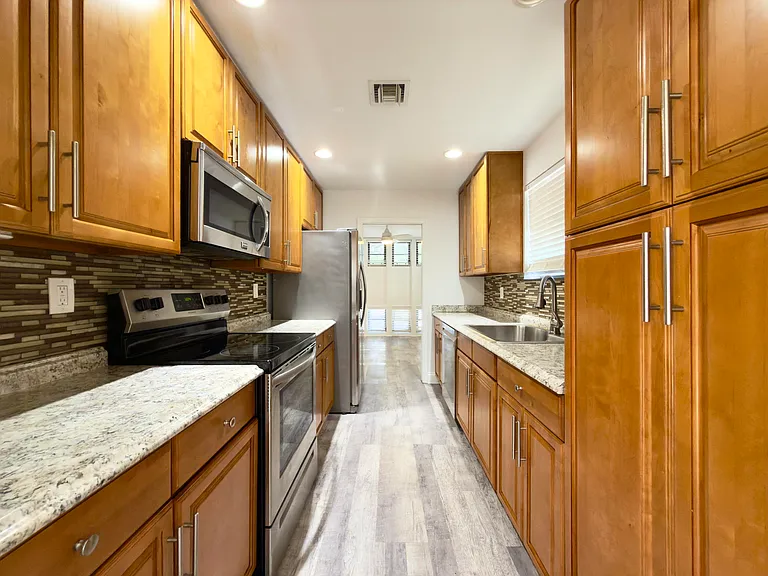 11698 NW 20th Dr — Photo 8