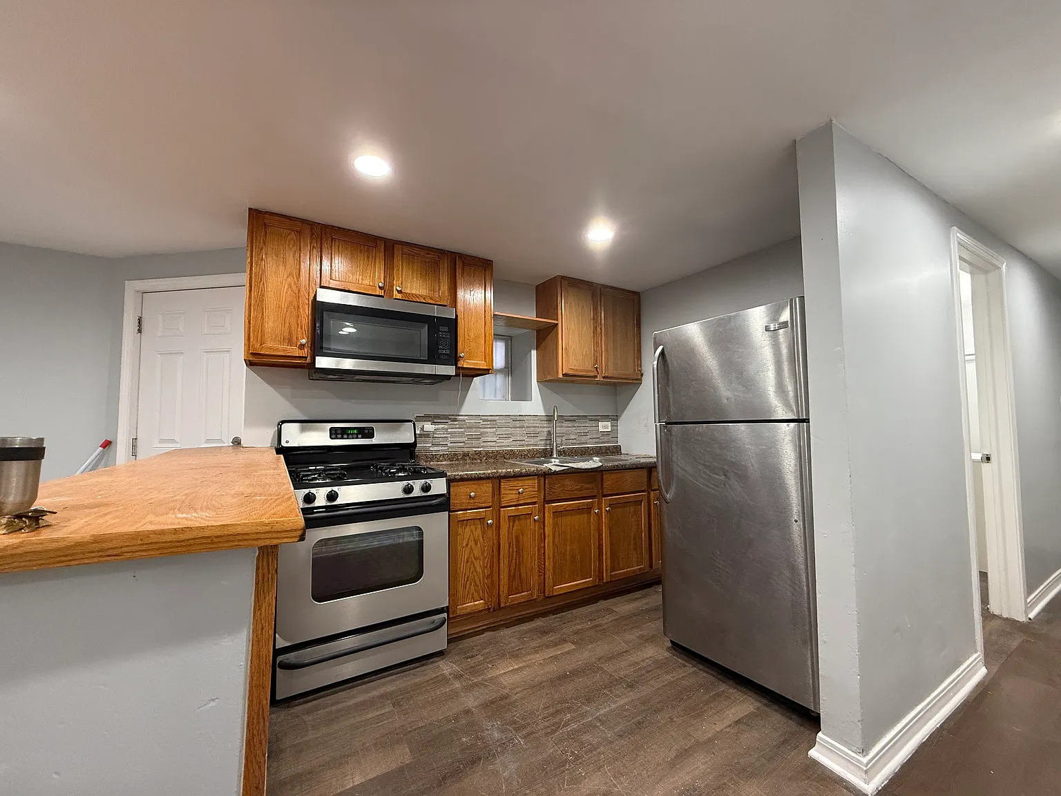 3 bed, 1000 sqft, $1,700 — Photo 4