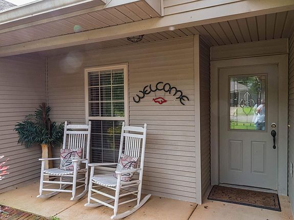 2nd image of 1843 White Oak Cir