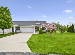 1352 E Pointe Rdg, Holland, MI 49423