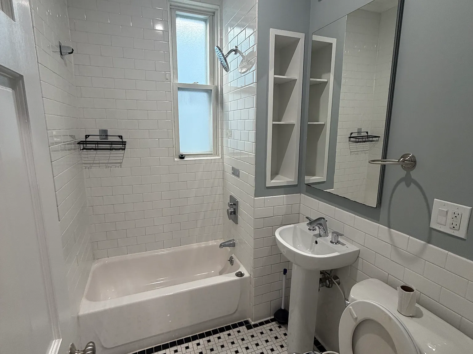 2 bed, 750 sqft, $3,200 — Photo 4