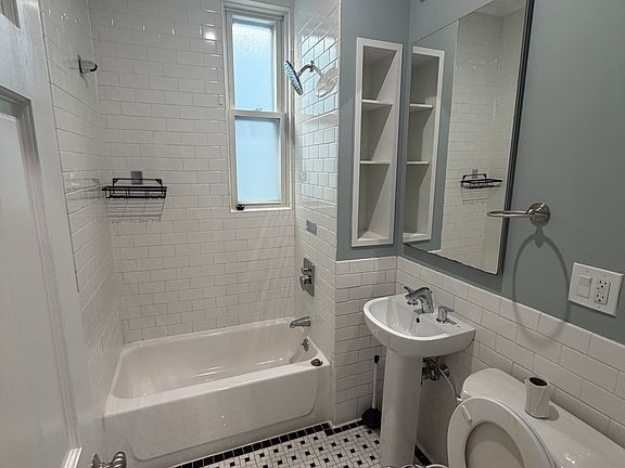 4th image of 136 Coleridge St Floor 2