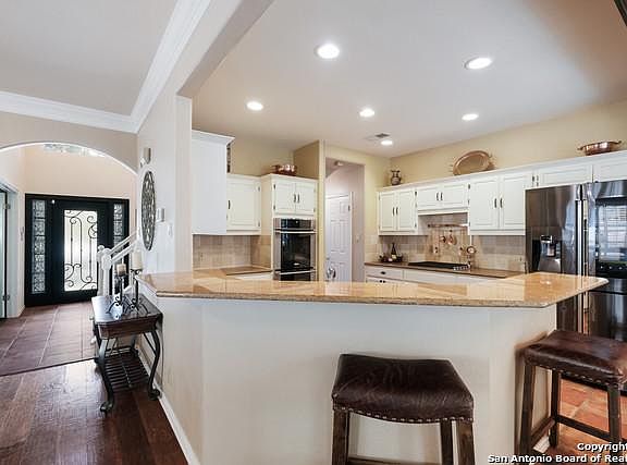 2nd image of 9 Benchwood Cir